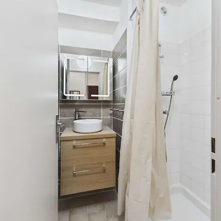 Apartment Fonctionnel Avec Terrasse Ensoleillee - Fr-1-326-879 *